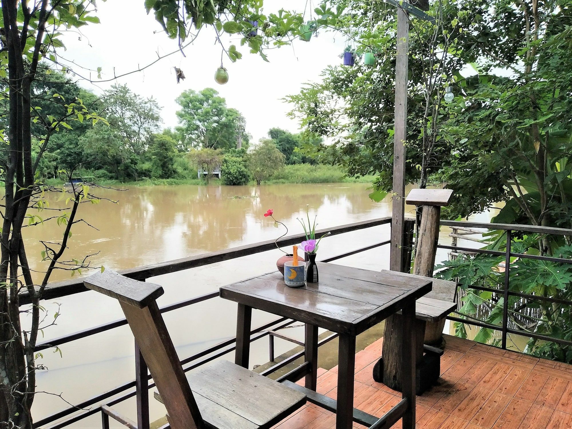 Ausgust Riverside Resort Prachinburi Exterior photo