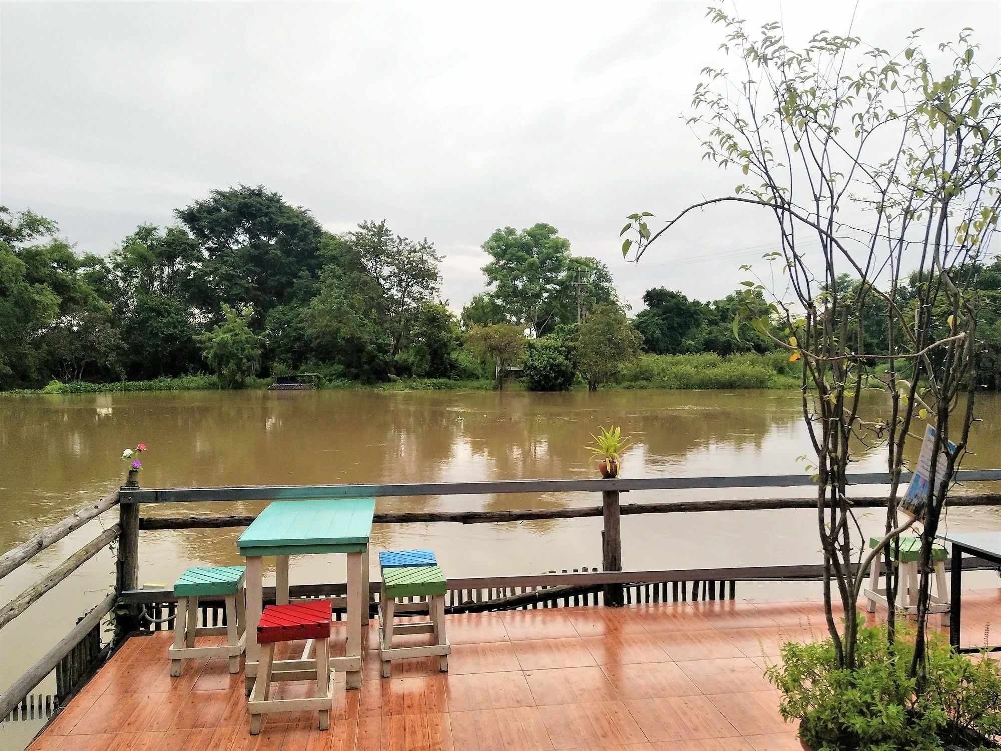 Ausgust Riverside Resort Prachinburi Exterior photo